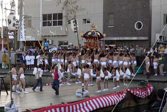 秋の播州祭り「高砂祭り」神輿到着