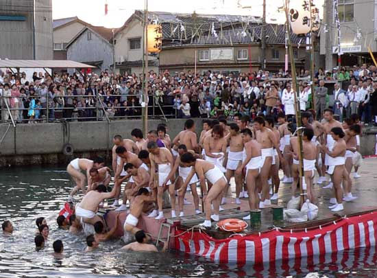 秋の播州祭り「高砂祭り」落ちた人を救出