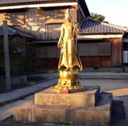 薬仙寺 黄金の像