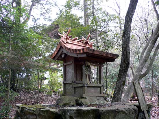 国宝 朝光寺の手前にあった社