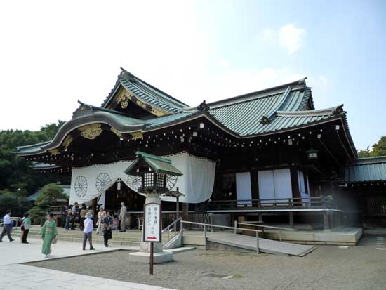 靖国神社の拝殿