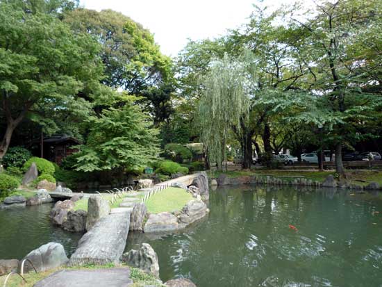 靖国神社の神池庭園