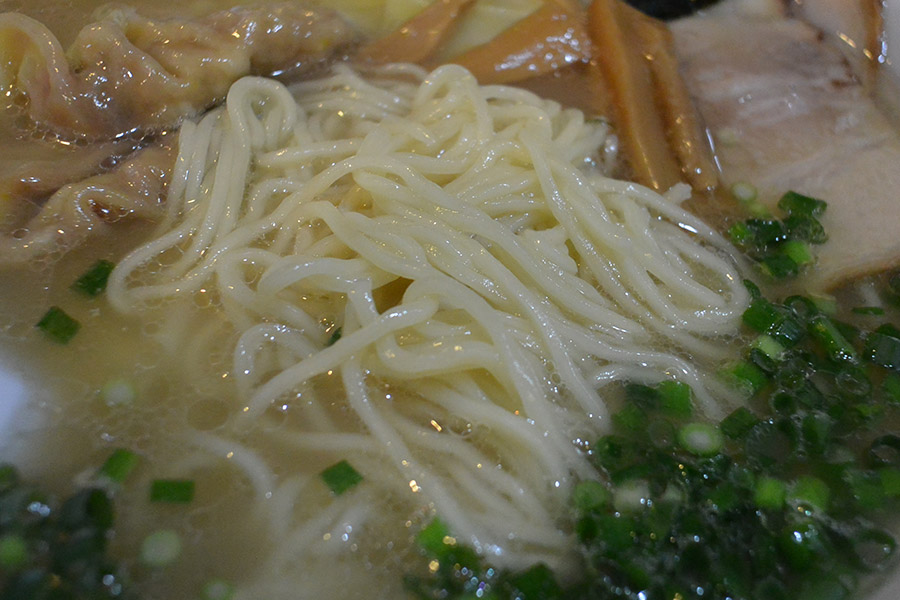 こうや麺房 雲呑麺の麺