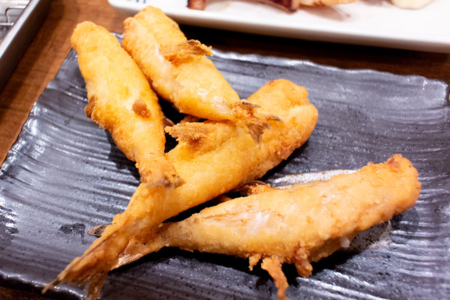 衣はサクッと薄付きの串揚げ。海鮮・野菜・肉系のバランスが良い盛り
