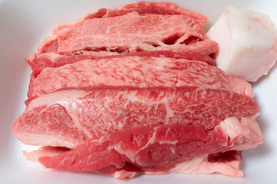 大黒屋精肉店で購入したカルビ