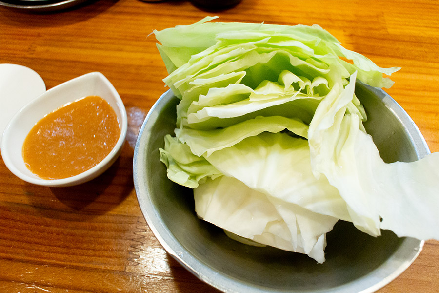 くし家串猿 根津店 お通しのキャベツ