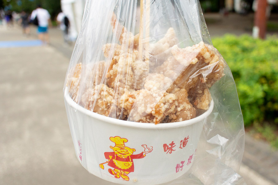 ウエノデ・パンダ中秋節（上野公園・噴水広場）台湾ザクサク唐揚げ 塩酥鶏塊