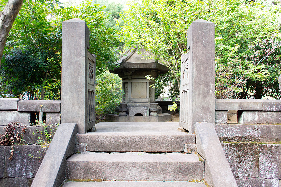 正厳院（万菊）の墓