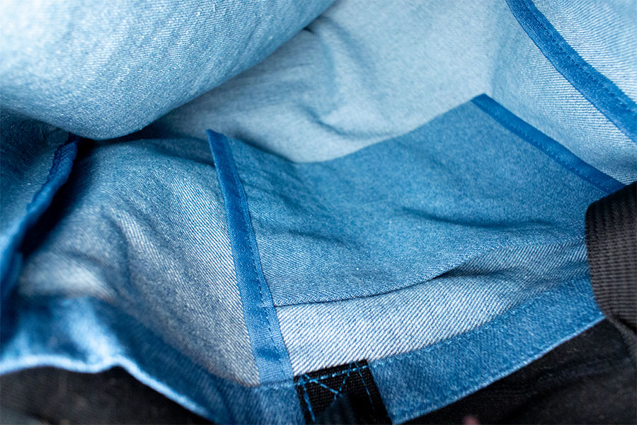 ベルセルク デニムトートの内側・ディテール