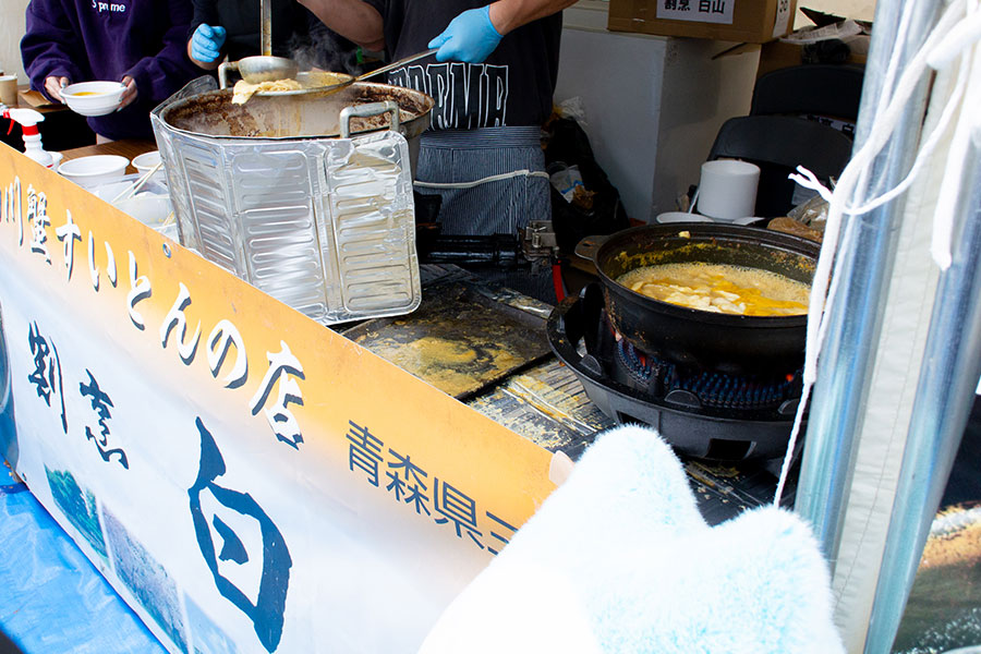 割烹白山の川蟹すいとんの出店