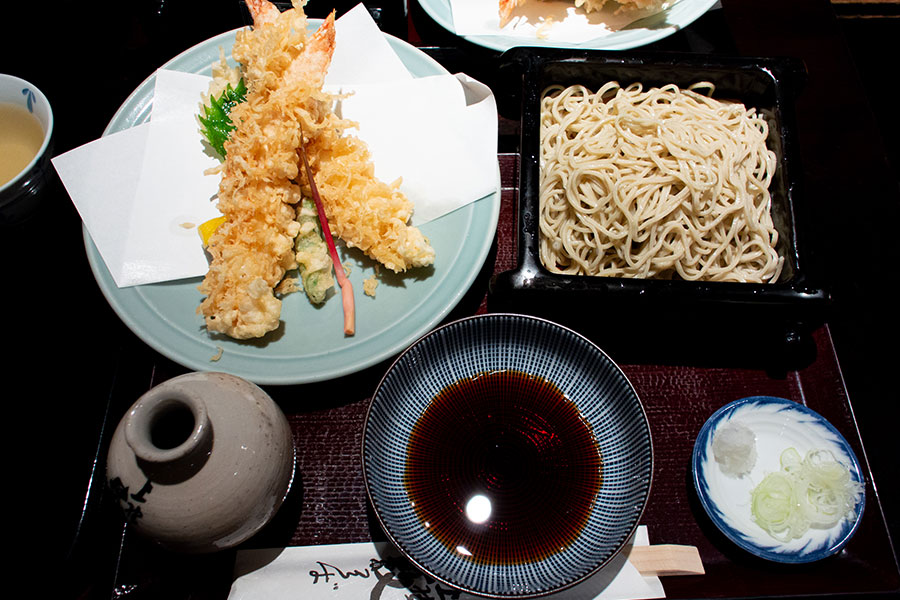 上野 藪そばの天せいろ(せいろと天ぷらのセット)