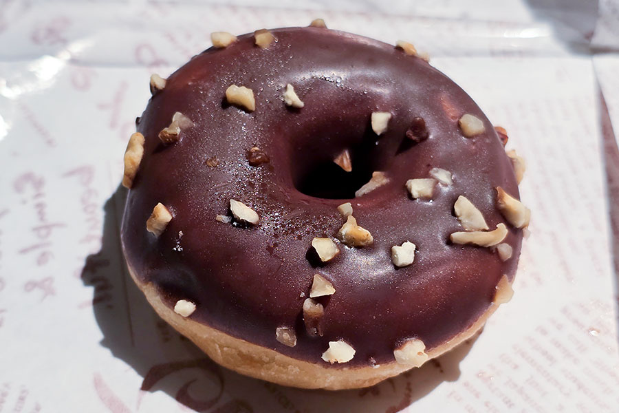 東京ドーム場内：ドーナツ（ヘーゼルナッツフィリング）