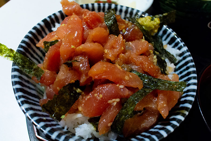 まぐろ丼として楽しむ