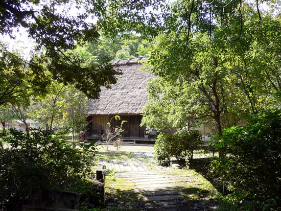 あさご芸術の森 県指定文化財 旧井上家住宅 橋の手前から