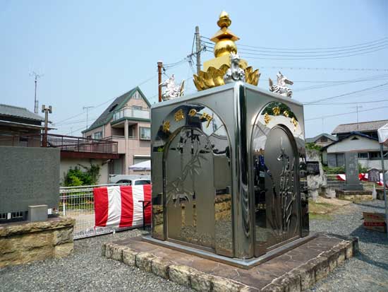 宮本武蔵・伊織生誕之地碑の右側