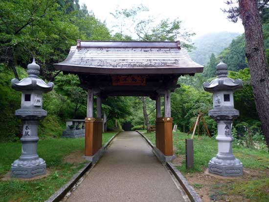 原不動滝へ向かう（兵庫県宍粟市）