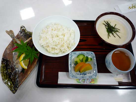 楓香荘の麦とろろとあまごの塩焼き（兵庫県宍粟市）