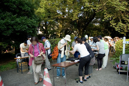 小石川植物園で咲いた世界一大きな花「ショクダイオオコンニャク」