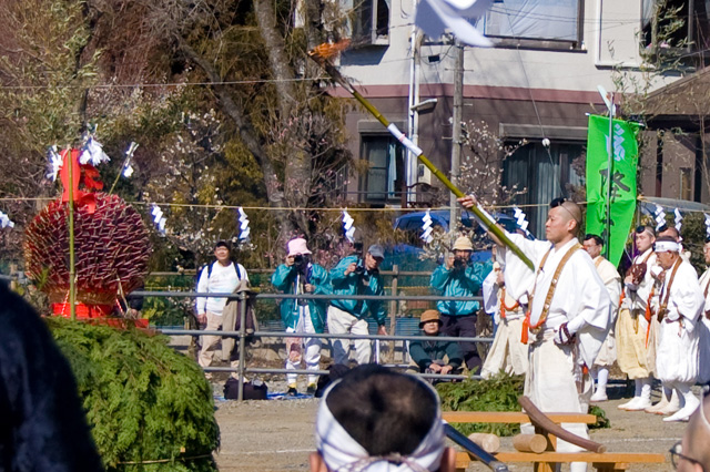 高尾山火生三昧火渡り祭