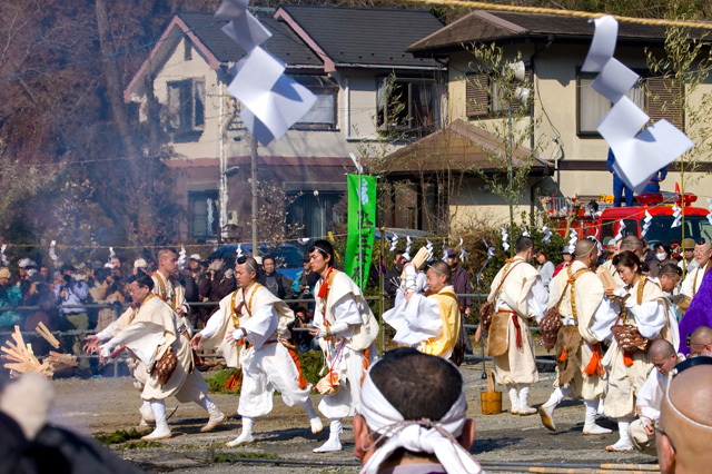 高尾山火生三昧火渡り祭