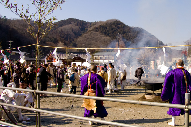 高尾山火生三昧火渡り祭