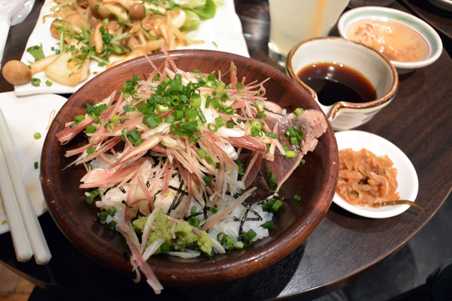 SHIKOKU バル 88屋 Coredo室町2の鰹のタタキ丼